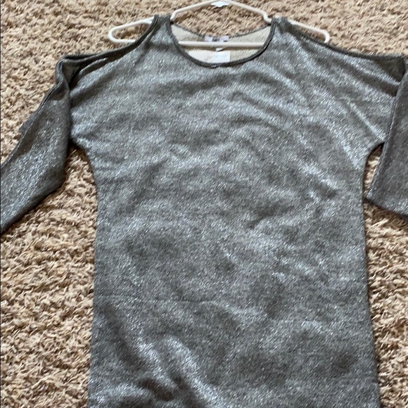 Cold shoulder top - Picture 2 of 4